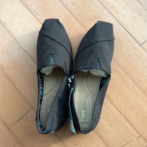 Toms black classic slip on shoes size 9